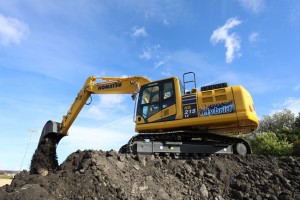 Komatsu_HB215LC-3