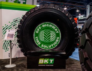 BKT-Earthmax SR452 Tire-2 Low Res