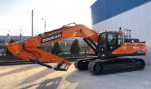 Doosan’s medium-size crawler excavator, the DX300LC-7